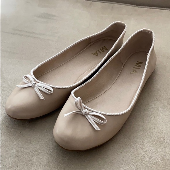 Mia Britta Bow Ballet Flats - Picture 3 of 3